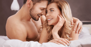 爽やかな「おはよう」のキスのための、口臭予防のテク 4選