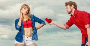 デートに誘う男に対して脈ナシを理解させる、女の断り文句10選