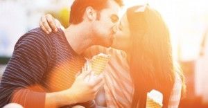 強引にキスされることに憧れる女性の心理4選