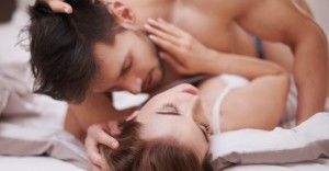 男が本命の彼女とのセックスの際によくすること4選