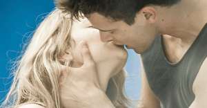 女性が感動する前戯でのキスの仕方5選