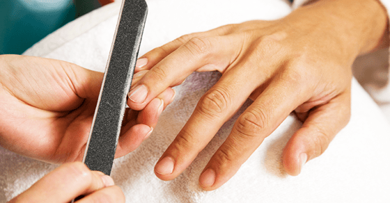 禁断のオイルハンドマッサージテク①　爪の手入れ、清潔、手の保温
