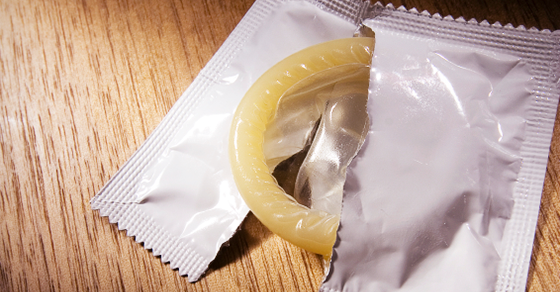 避妊の方法と種類②：高校生でも使っている避妊方法の「コンドーム」