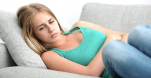 セックス後に腹痛を感じたら…考えられる性病の可能性